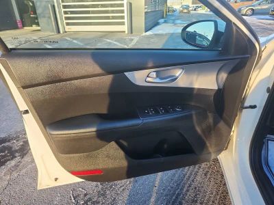 2023 Kia Forte LXS - Photo 12