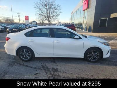 2023 Kia Forte LXS - Photo 4
