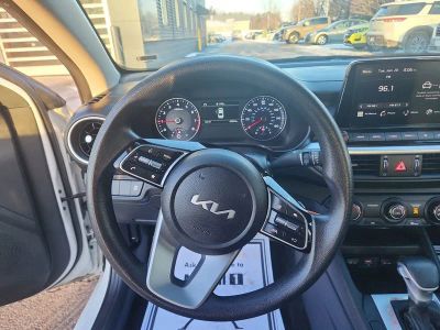 2023 Kia Forte LXS - Photo 15