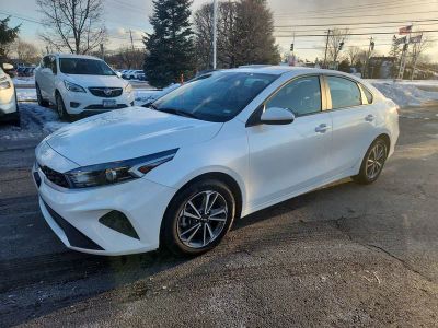 2023 Kia Forte LXS - Photo 9