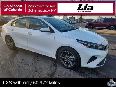 2023 Kia Forte LXS - Photo 2