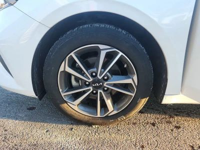 2023 Kia Forte LXS - Photo 28