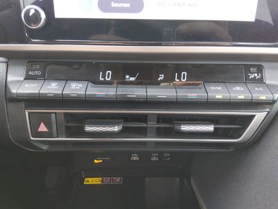 2025 Toyota Camry — photo 19 view