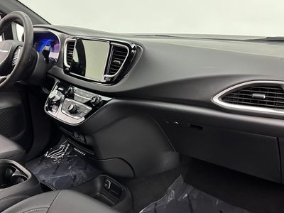 2025 Chrysler Pacifica - Photo 35