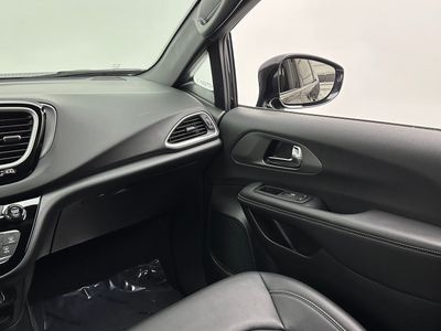2025 Chrysler Pacifica - Photo 29