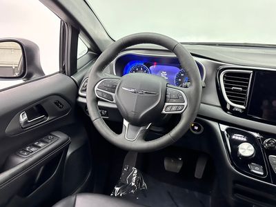 2025 Chrysler Pacifica - Photo 27