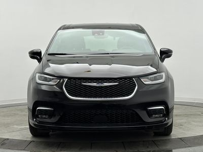 2025 Chrysler Pacifica - Photo 2