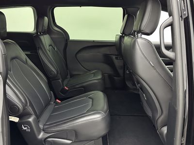 2025 Chrysler Pacifica - Photo 32