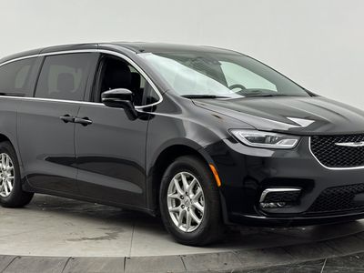 2025 Chrysler Pacifica - Photo 3