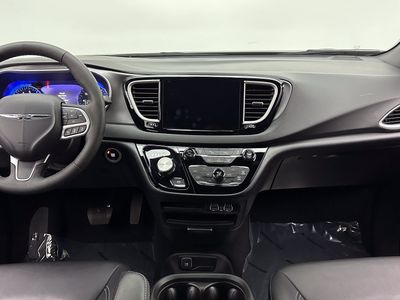 2025 Chrysler Pacifica - Photo 28