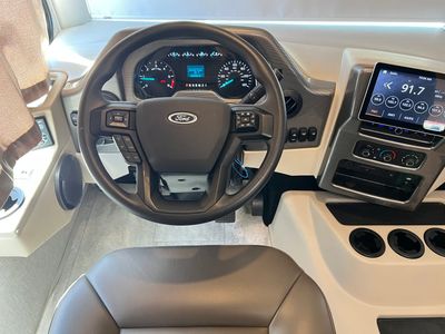 2025 Thor Motor Coach WINDSPORT - Photo 2
