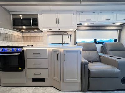 2025 Thor Motor Coach WINDSPORT - Photo 8