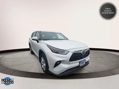 2023 Toyota Highlander LE in Beige — front three-quarter view