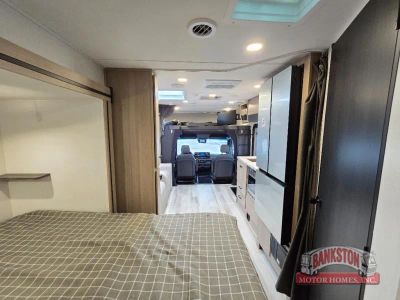 2025 Sunseeker MBS 2400 — photo 34 view