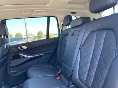 2024 BMW X7 — photo 11 view