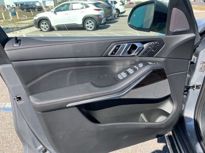 2024 BMW X7 — photo 10 view