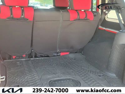 2016 Jeep Wrangler Unlimited — photo 13 view
