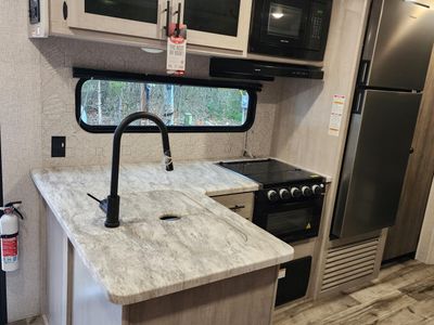 2025 Keystone Zinger 270BH - Photo 18