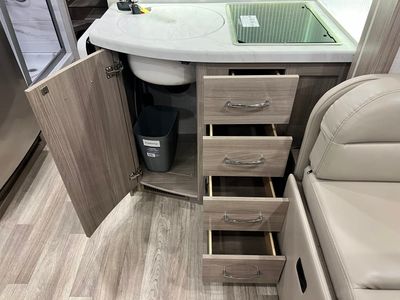 2025 Thor Motor Coach DELANO - Photo 13