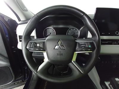 2025 Mitsubishi Outlander - Photo 12
