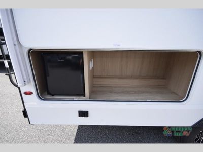 2026 Winnebago Thrive - Photo 8