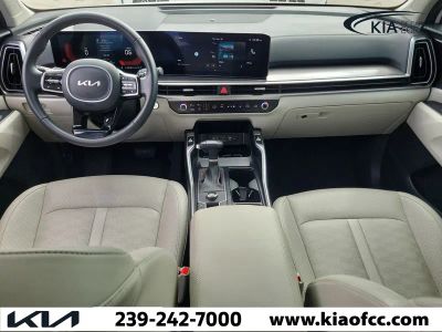 2025 Kia Sorento — photo 16 view
