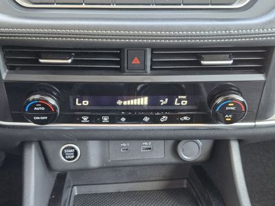 2023 Nissan Rogue — photo 13 view
