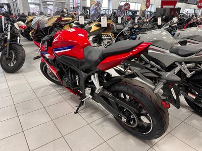 2026 Honda CBR650R E-Clutch - Photo 3
