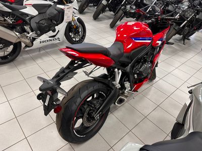 2026 Honda CBR650R E-Clutch - Photo 4