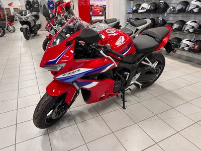 2026 Honda CBR650R E-Clutch - Photo 2