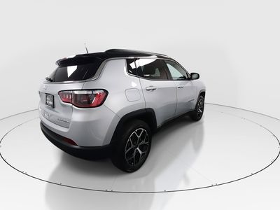 2025 Jeep Compass — photo 7 view