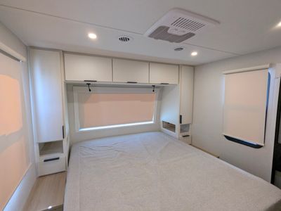 2026 Winnebago Thrive — photo 25 view
