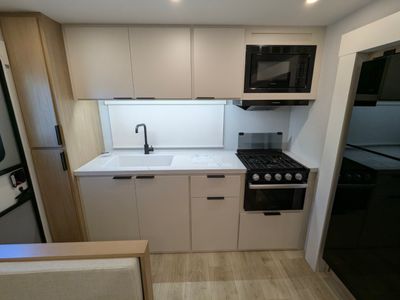2026 Winnebago Thrive — photo 13 view