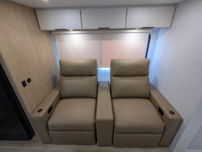 2026 Winnebago Thrive — photo 20 view