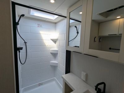 2026 Winnebago Thrive — photo 15 view