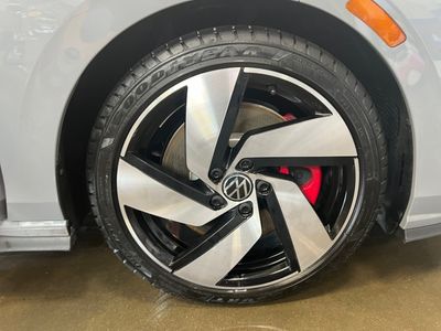 2024 Volkswagen Golf GTI — photo 10 view