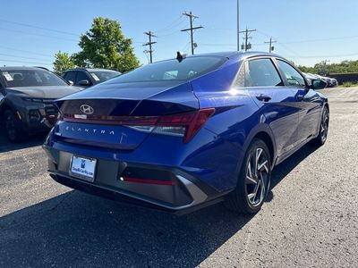 2025 Hyundai Elantra - Photo 7