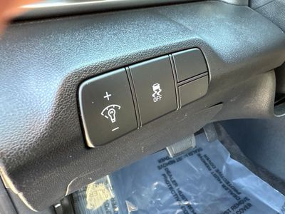 2025 Hyundai Elantra - Photo 33