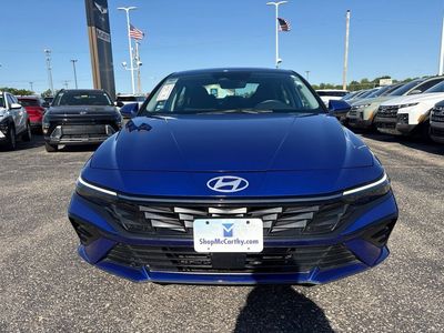 2025 Hyundai Elantra - Photo 2