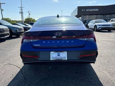 2025 Hyundai Elantra - Photo 8