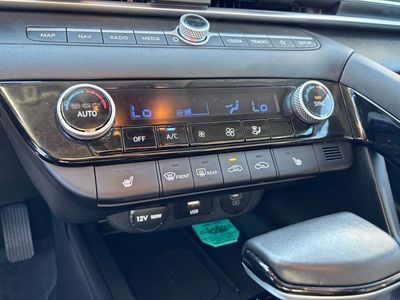 2025 Hyundai Elantra - Photo 18