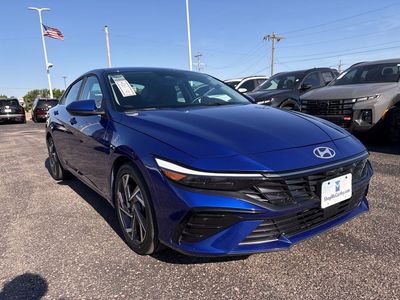 2025 Hyundai Elantra - Photo 3