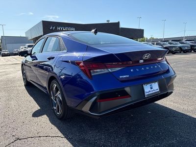 2025 Hyundai Elantra - Photo 9