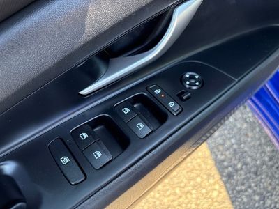 2025 Hyundai Elantra - Photo 13
