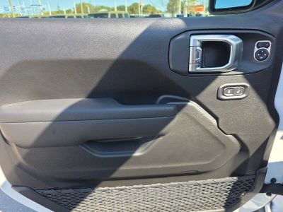 2026 Jeep Wrangler — photo 15 view