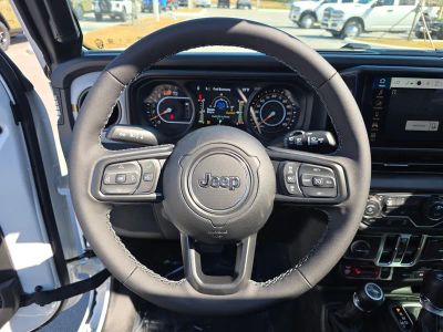 2026 Jeep Wrangler — photo 17 view