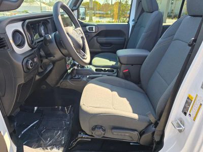 2026 Jeep Wrangler — photo 13 view