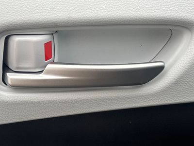 2026 Toyota Corolla Hybrid - Photo 8