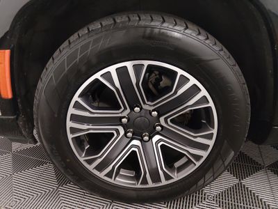 2023 Jeep Wagoneer L — photo 10 view