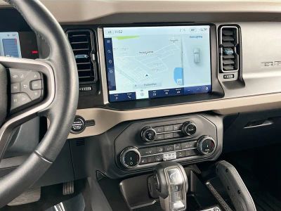 2022 Ford Bronco — photo 15 view